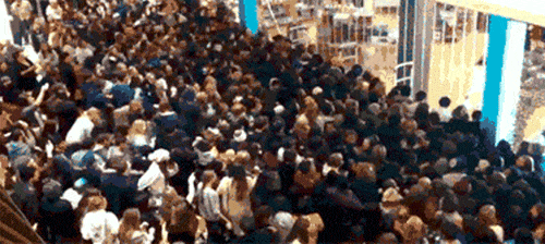 https://www.fasterize.com/wp-content/uploads/2019/02/Black-Friday-shopping.gif?frz-v=582